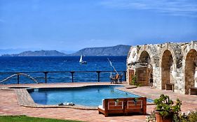 Luxurious Villa By The Sea